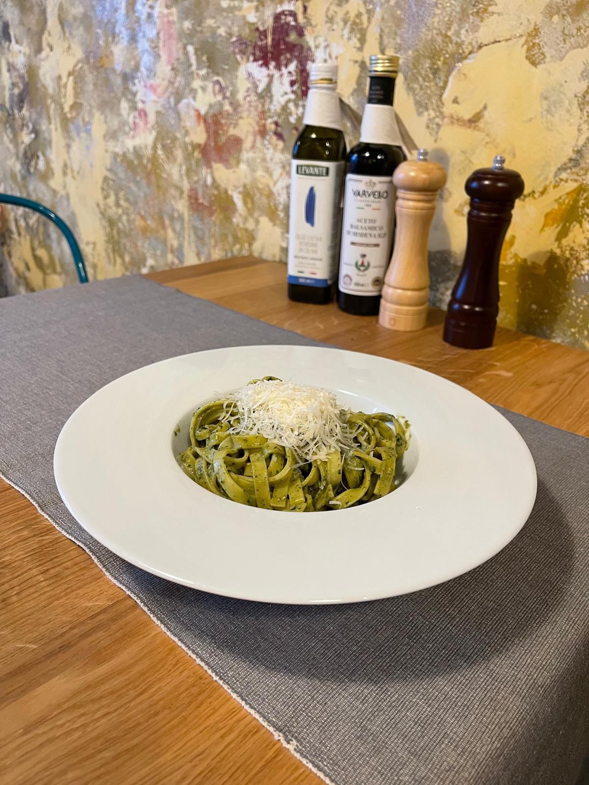 Tagliatelle con Pesto alla Genovese