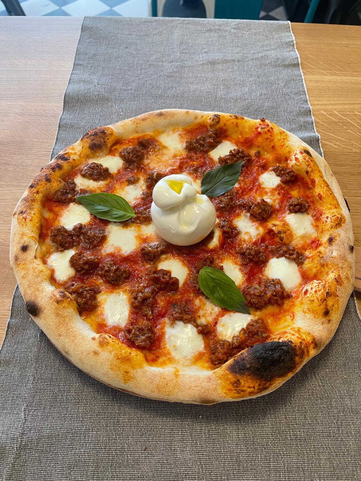 Pizza Bolognese Burrata Suprema