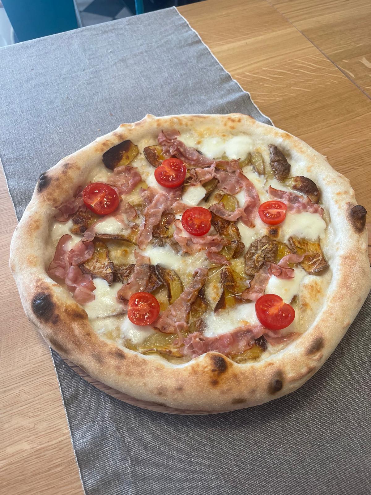 Pizza Patata Speck Rustica